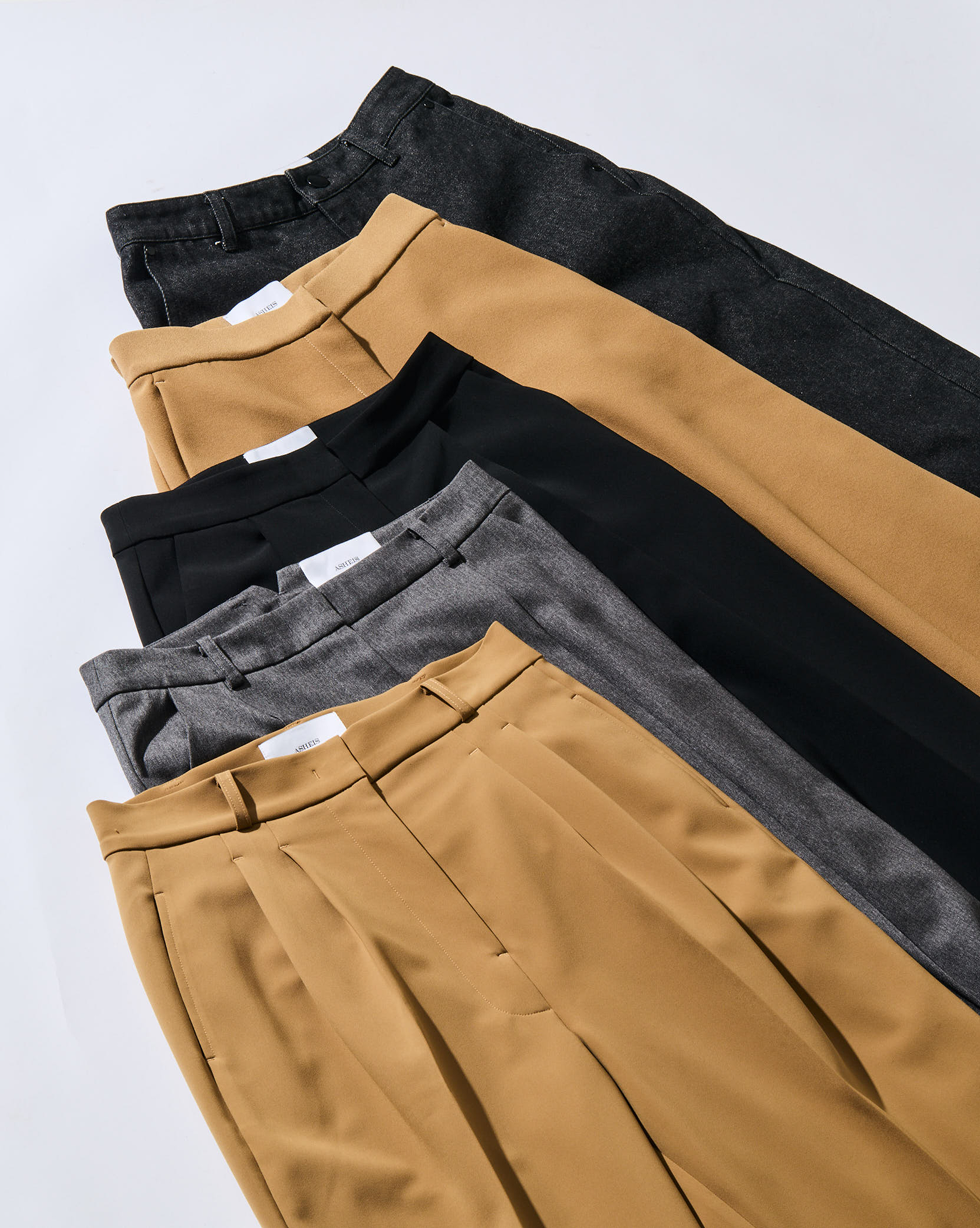 美しいスタイルはPANTSから。